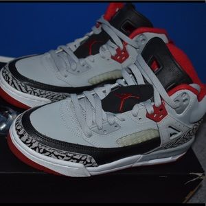 Jordan Spizike BG Wolf Red Size 6 Y